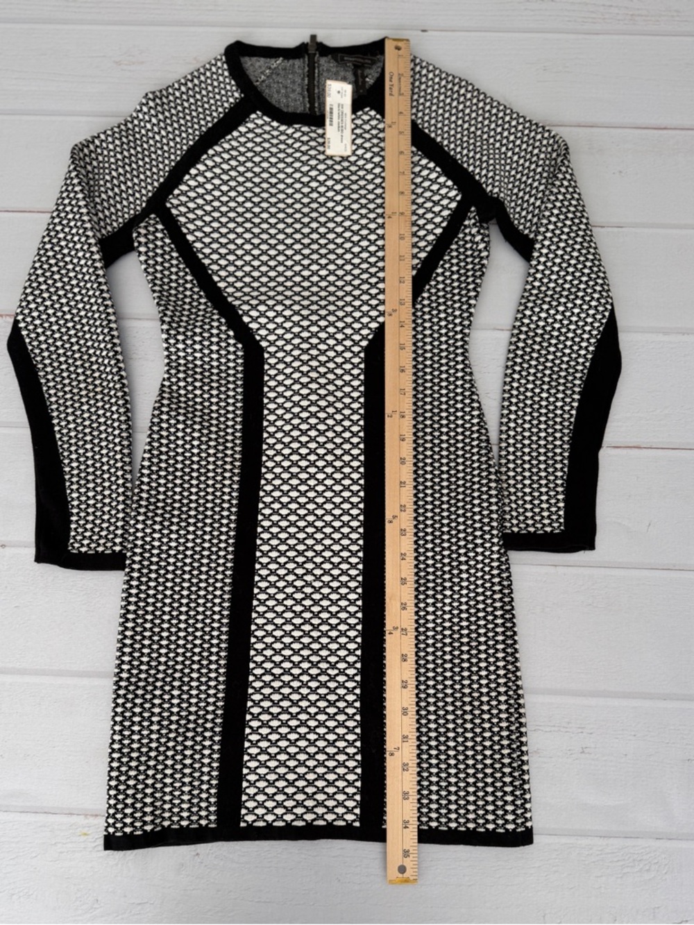 BCBG Max Azria Black White Geometric Jacquard Bodycon Mini Dress M NWT - Picture 4 of 11